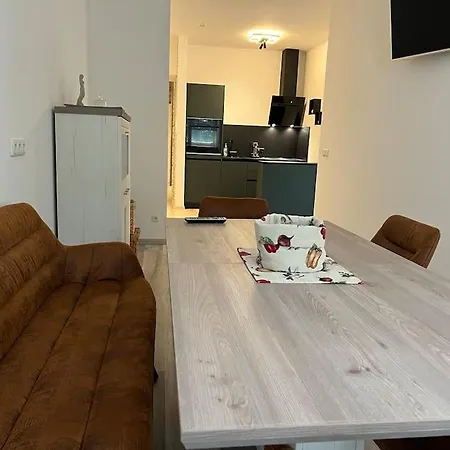 4 Am Weissenberg Schloss Apartment *